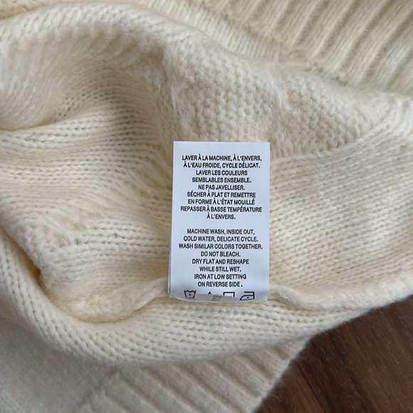 Ivory soft knit sweater. Size small excellent condition - Picture 4 of 4